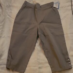 Croft & Barrow womans size 10p Capri comfort waist, gray